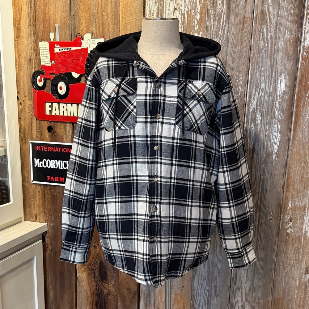 WRANGLER Authentic’s Hooded Med Plaid Flannel  Jacket Black White Quilted Lined